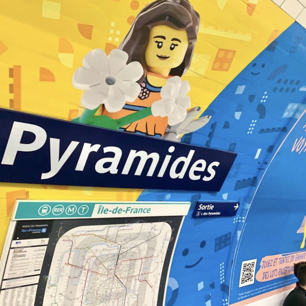 Campagne de communication 90 ans Lego - Métro Pyramides
