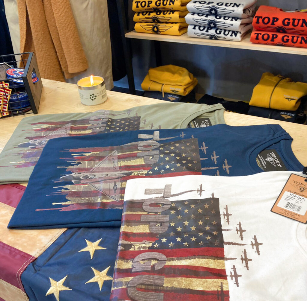 Pop up Store top gun, tee-shirt de la marque 