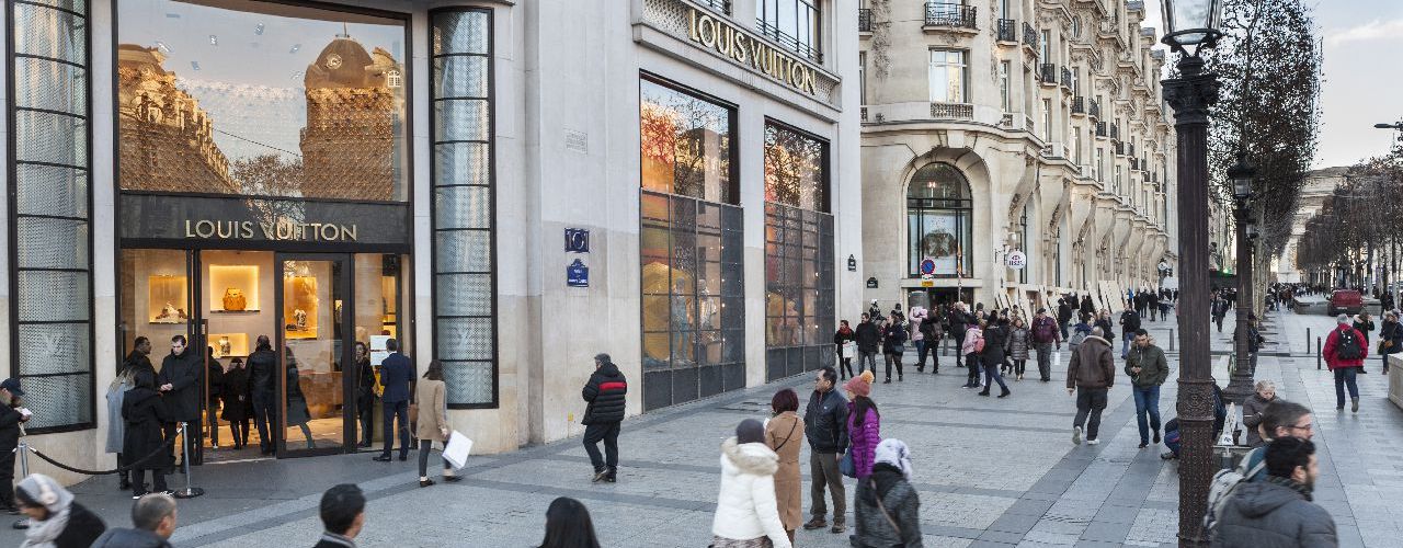 Pop-up store sur les Champs-Élysées: un levier stratégique puissant pour votre marque