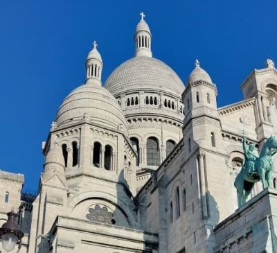 Une boutique éphémère à Abbesses: avantages d'un quartier cosmopolite et vivant