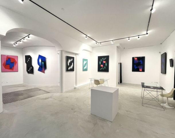 75002-85-241-Vivienne